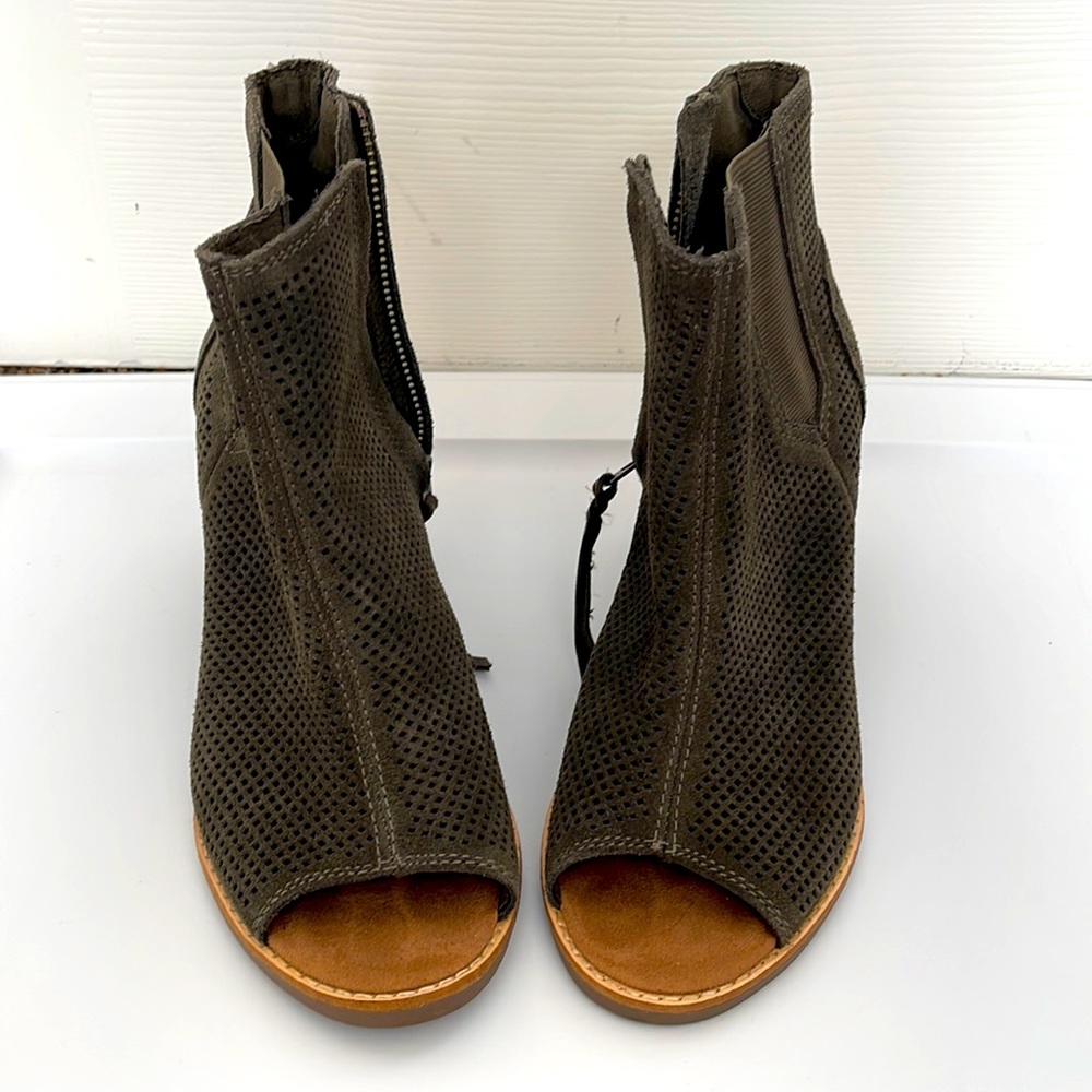 TOMS boots